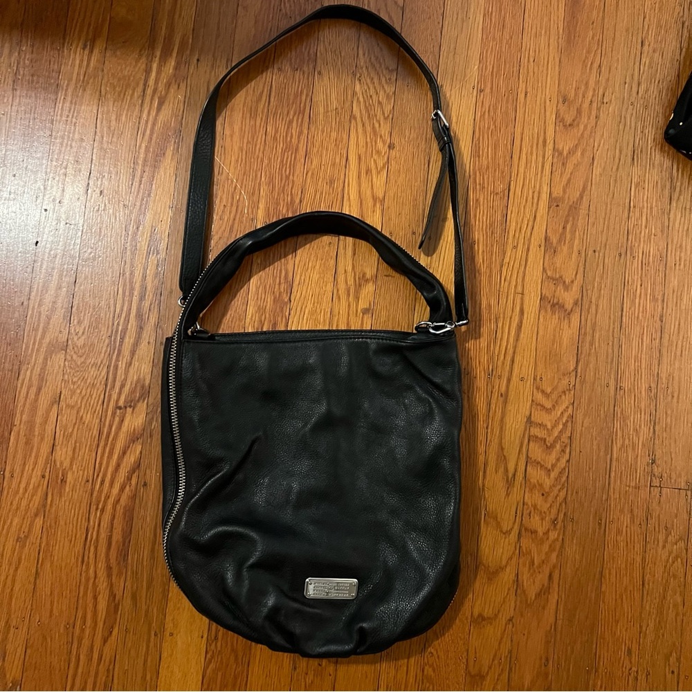 Marc by Marc Jacobs black leather hobo zip crossbody purse zippered EUC shoulder - Picture 4 of 10